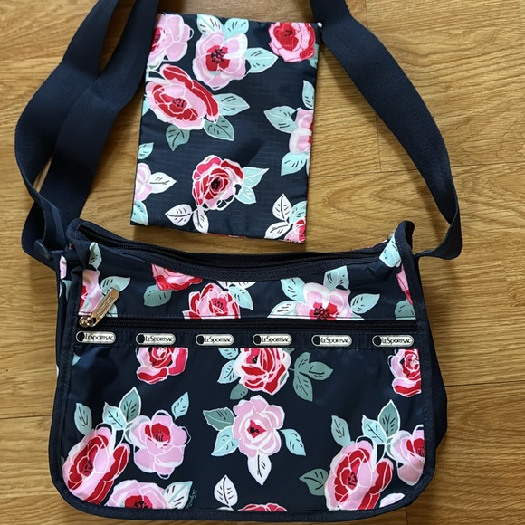 Lesportsac like new medium bag with cosmetic pouch - Picture 3 of 4